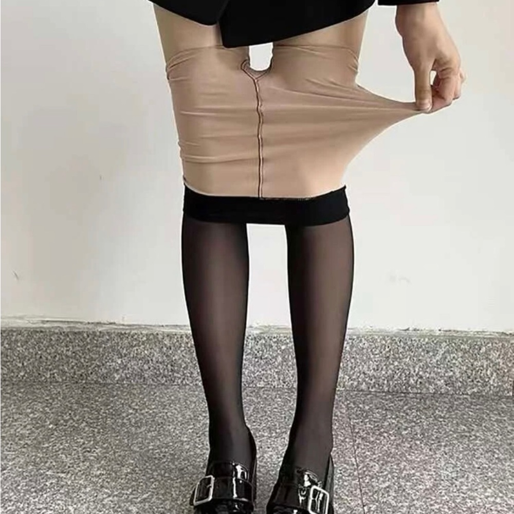 Solid minimalist tights